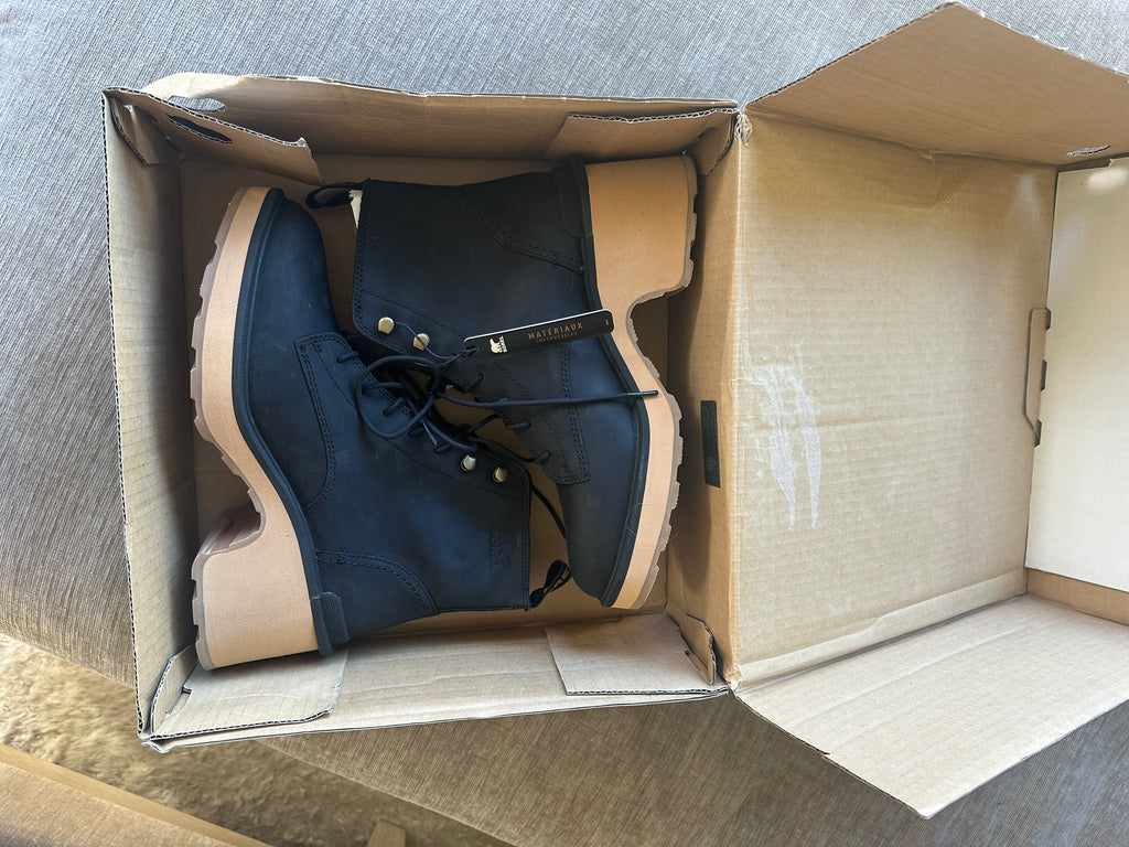 NWT HI-LINE SOREL BOOTS